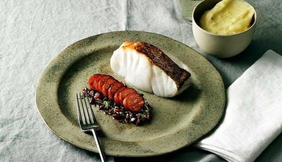 Gebratener Skrei mit Chorizo und Kartoffelpüree