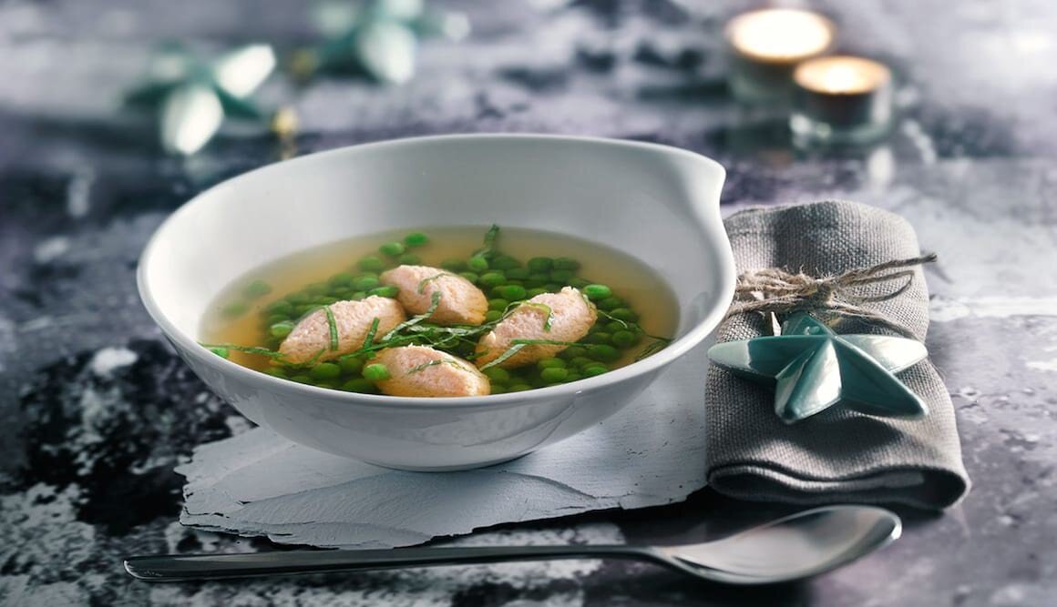 Festtagssuppe mit Lachsklößchen