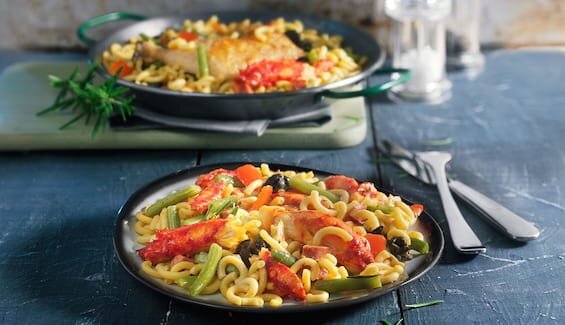 Nudel-Paella mit Taschenkrebsen