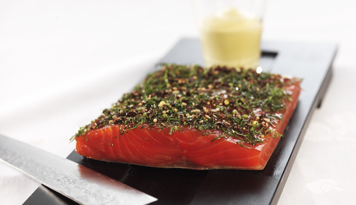 Gebeizte Fjordforelle mit Honig und Aquavit