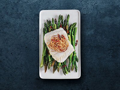 Norweger Skrei auf Spargelbett